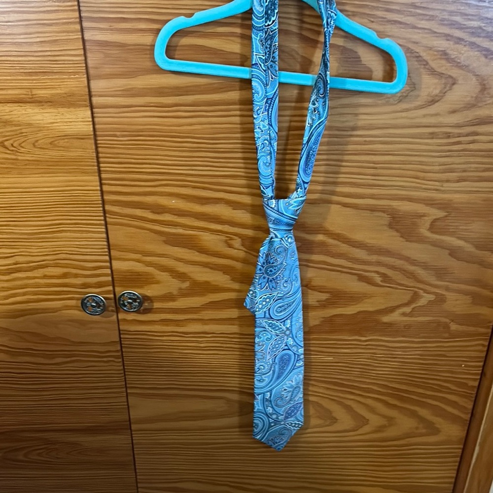 Geoffrey Beene Blue Paisley Tie